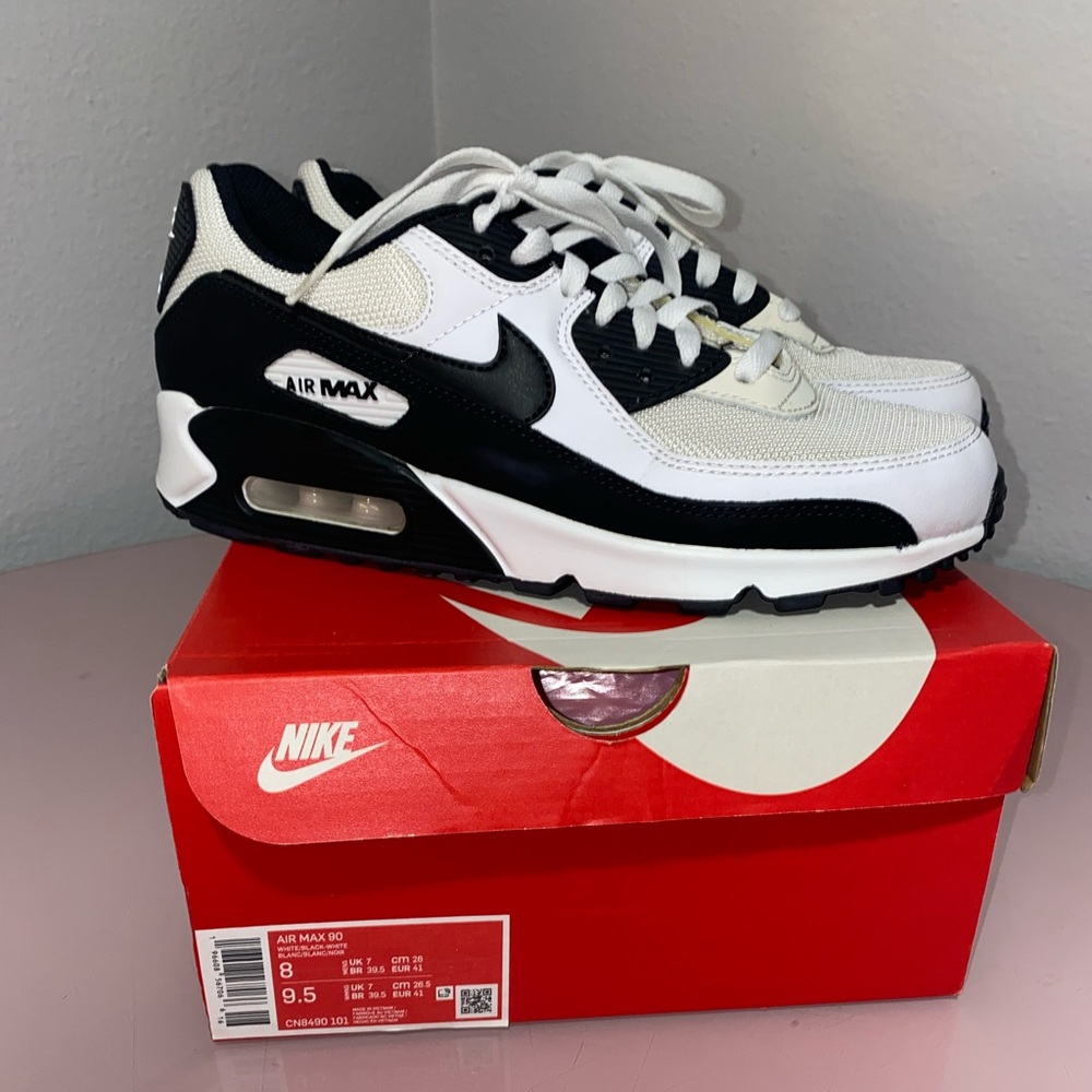 Nike Air Max 90 Black & White Sneakers W9.5/M8 Like New